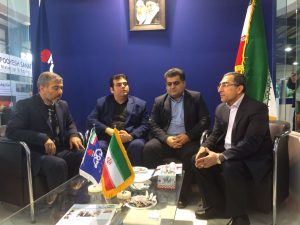 حضور مدیر پژوهش مناطق نفتخیز جنوب و رئیس امور قراردادهای شرکت ملی نفت در غرفه ی مناطق نفتخیز جنوب در نمایشگاه حفاری