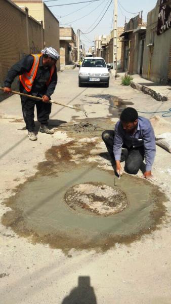همسطح سازی درب منهول در سطح منطقه ۴ همسطح سازی درب منهول در سطح منطقه ۴