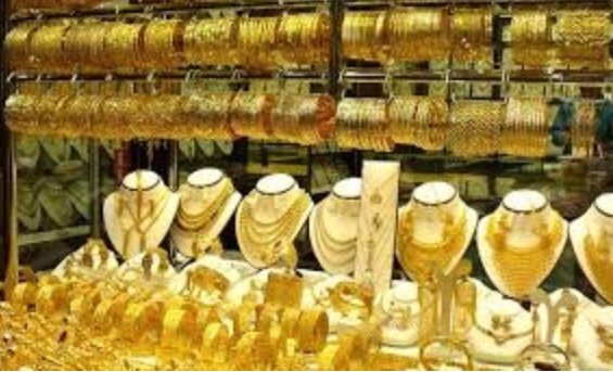 عضوهیات مدیره اتحادیه تولیدکنندگان و صادرکنندگان طلا و جواهر: بازار طلا با تعیین تکلیف برجام به روال عادی برمی‌گردد/ نرخ سکه به دلیل افزایش بی‌پشتوانه بزودی در سراشیبی قرار می‌گیرد
