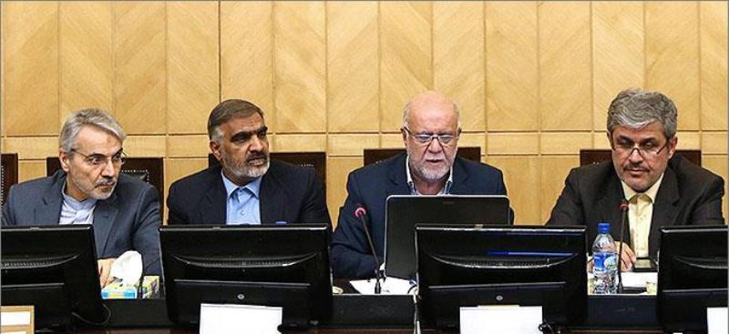 راههای فروش نفت و بازگشت وجوه حاصل از فروش آن بررسی شد راههای فروش نفت و بازگشت وجوه حاصل از فروش آن بررسی شد